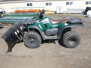 lot 37 image: 2000 Polaris Magnum 325 4-Wheeler with Plow