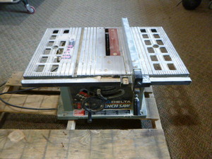 lot 49 image: Delta 10 Bench Saw