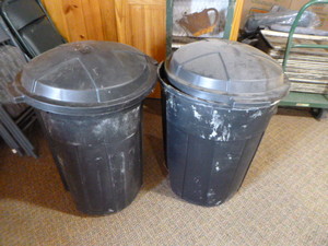 lot 72 image: 2 Plastic Trash Cans