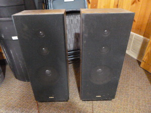lot 74 image: 2 Aiwa Home Stereo Speakers