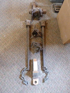 lot 82 image: Quality Weight Distributing Hitch