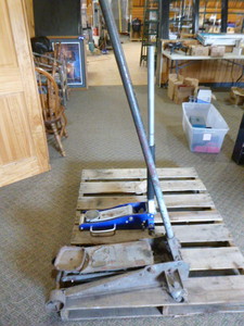 lot 83 image: 2 Floor Jacks