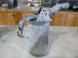 lot 114 image: 3 Vintage Oil Cans