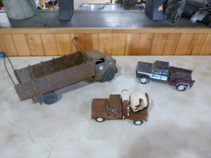 lot 115 image: Vintage Toy Trucks