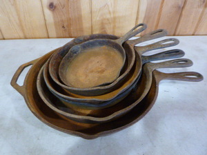 lot 118 image: 6 Cast Iron Skillets