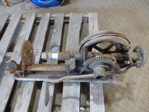 lot 121 image: Vintage Buffalo Forge Post Drill