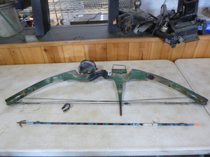 lot 122 image: Compound Carp Bow with Spool