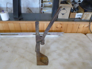 lot 134 image: Vintage Bottle Capper Press