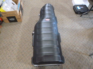 lot 142 image: SKB Hard Travel Golf Club Bag Case