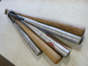 lot 143 image: 5 Baseball Bats
