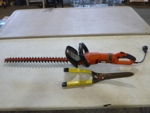 lot 144 image: Black &Decker HedgeShrub Trimmer