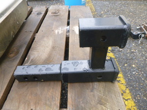 lot 165 image: Dual Hitch