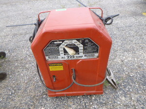 lot 176 image: Lincoln Arc Welder