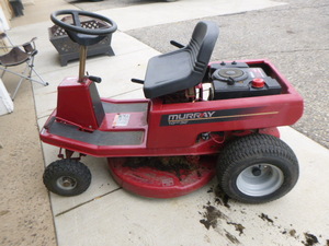 lot 183 image: Murray Riding Lawn Mower