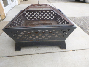 lot 184 image: Outdoor Fire Pit with Cover