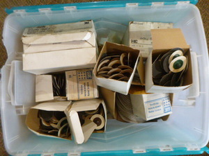 lot 189 image: Tote of Sanding Discs