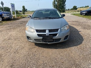 lot 18 image: 2005 Dodge Stratus