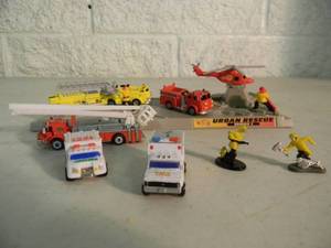 ORIGINAL - VINTAGE 1997 Mattel URBAN RESCUE Machines Series 1 with MICRO MACHINES  FIRE FIGURES - GREAT SET - NICE - SEE PICTURES