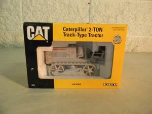 NEW OLD STOCK - VINTAGE ERTL 116 SCALE DIE-CAST CAT Caterpillar 2-TON Track-Type Tractor - IN BOX - AWESOME PIECE - NICE - SEE PICTURES