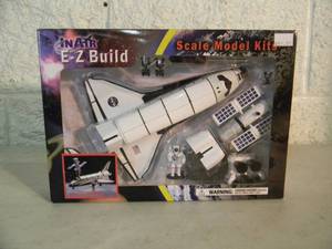 IN AIR E-Z BUILD SPACE SHUTTLE Scale Model Kits - IN BOX - NICE - AWESOME PIECE - SEE PICTURES