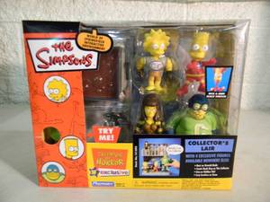 VINTAGE 2003 The Simpsons WORLD OF SPRINGFIELD INTERACTIVE ENVIROMENT, Simpsons TREEHOUSE OF HORROR By Playmates #141893 - IN BOX - AWESOME PIECE - SEE PICTURES