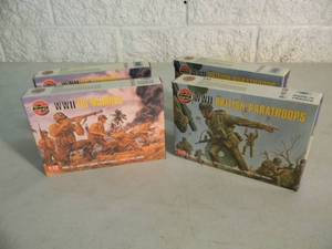 lot 8 image: 4 - AIRFIX 172 scale Model Kits, Made In France - 2 WWII US MARINES & 2 WWII BRITISH PARATROOPS - SEALED IN BOX - GREAT PIECES - SEE PICTURES