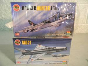 lot 42 image: 2 - AIRFIX 172 scale Model Kits, Made In France - MiG 21 & HAWKER HUNTER FGA9 - SEALED IN BOX - GREAT PIECES - SEE PICTURES