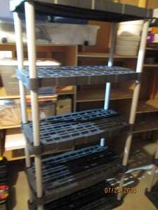 Sturdy Rubbermaid 5-tier storage sh...