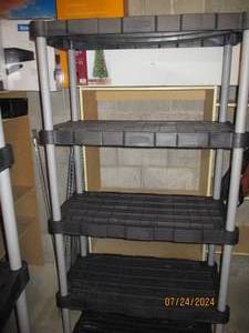 Sturdy Rubbermaid 5-tier storage sh...