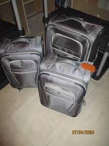 Well cared for Swiss Gear 3pc Olive...