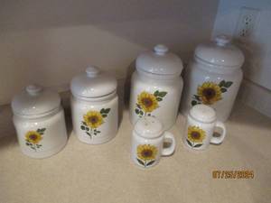 Collection of Sunflower themed Coun...
