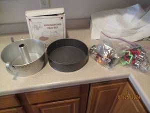 Spring form pans, cookie press, ang...
