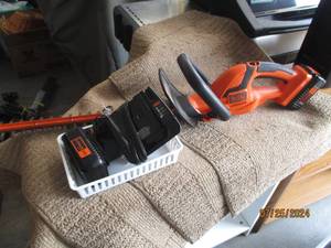 Black and Decker 40v hedge Trimmer ...