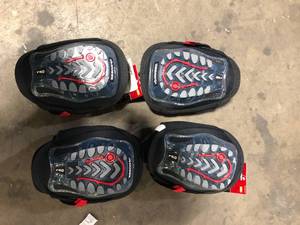 Lot of  Husky 1.3 lb. Soft Cap GelFoam Stabilizer Knee Pads Customer Returns See Pictures