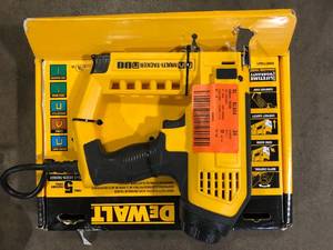 DEWALT 5-in-1 Multi-Tacker and Brad Nailer Customer Returns See Pictures