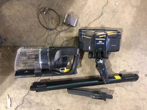 Dyson V8 Cordless Stick Vacuum Cleaner      Customer Returns See Pictures