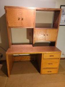 lot 11 image: Sturdy MCM Vintage Office Desk  Storage Unit