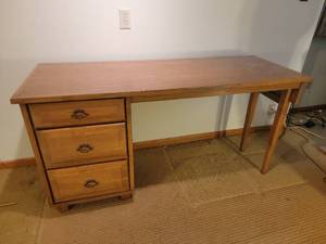 lot 10 image: Sleek MCM Vintage Writing Desk