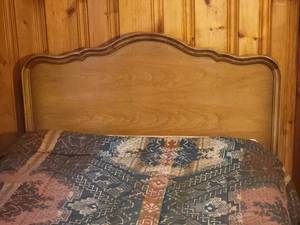 lot 32B image: Beautiful Vintage Carved Wood Twin Bed Set