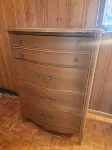 lot 32A image: Classic Vintage 4 Drawer Dresser