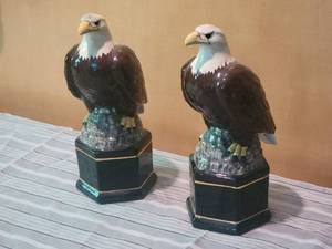 lot 108 image: Proud Studio Art Ceramic Bald Eagle Sculpture Pair - Takakashi