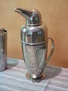 lot 61 image: Fun MCM Vintage Penguin Cocktail Shaker