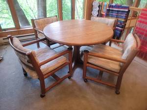 lot 1 image: Stunning Mid-Century Modern Round Game Table Dining Set - 4 Upholstered Chairs on Casters