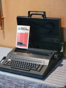 lot 54 image: Vintage Smith Corona SE 100 Electric Typewriter