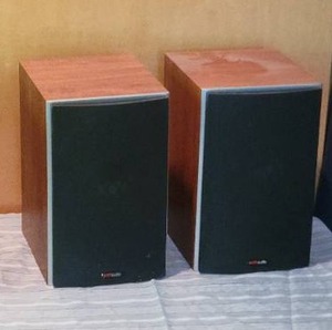 lot 50 image: Polk Audio Monitor 30 Bookshelf Stereo Speaker Collection - (6)