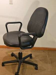 lot 97 image: Rugged Home Office Chair
