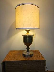 lot 38 image: Stunning Footed Urn Brass Table Lamp