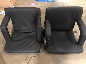 lot 49 image: Lot of VEVOR Double Heated Stadium Seat 3 Level Heating Wide Bleacher Seat Folding Portable Padded Reclining ChairCustomer Returns See Pictures