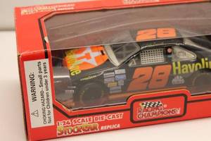 lot 34 image: 1995 Racing Champions 124 Scale Die-Cast NASCAR Stock Car Replica