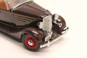lot 44 image: 1935 Chevrolet Standard Sports Roadster Die-Cast Model